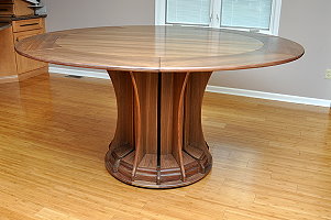 Table with leaves in base
